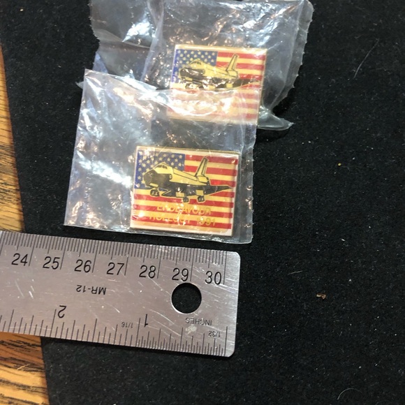 NASA Space Shuttle Endeavor rollout 1991 lapel pin bundle - Picture 5 of 5